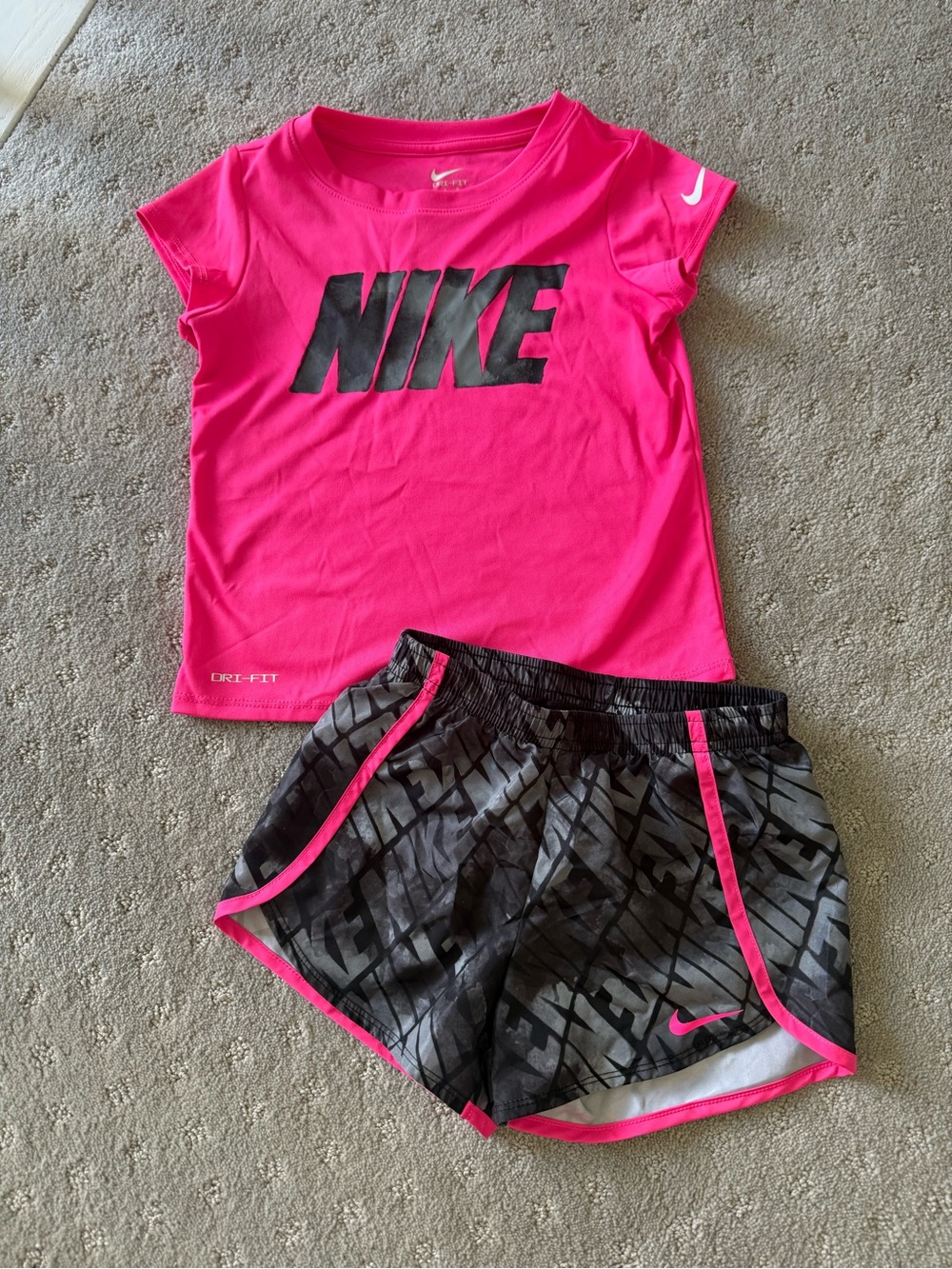 Nike- matching set- T-shirt and shorts- size 6X